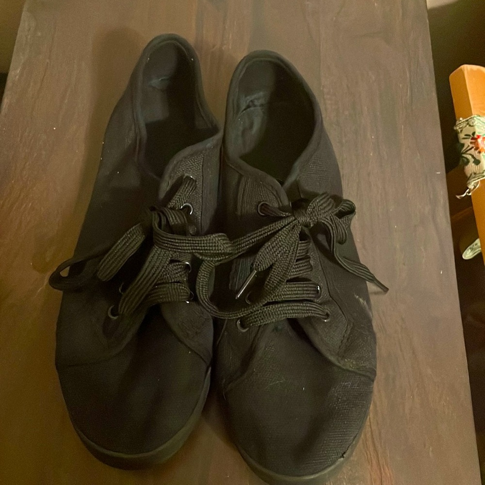 Black tennies
